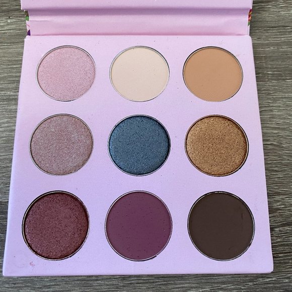 Winkie Lux Kitten Eyeshadow Palette - Picture 2 of 2